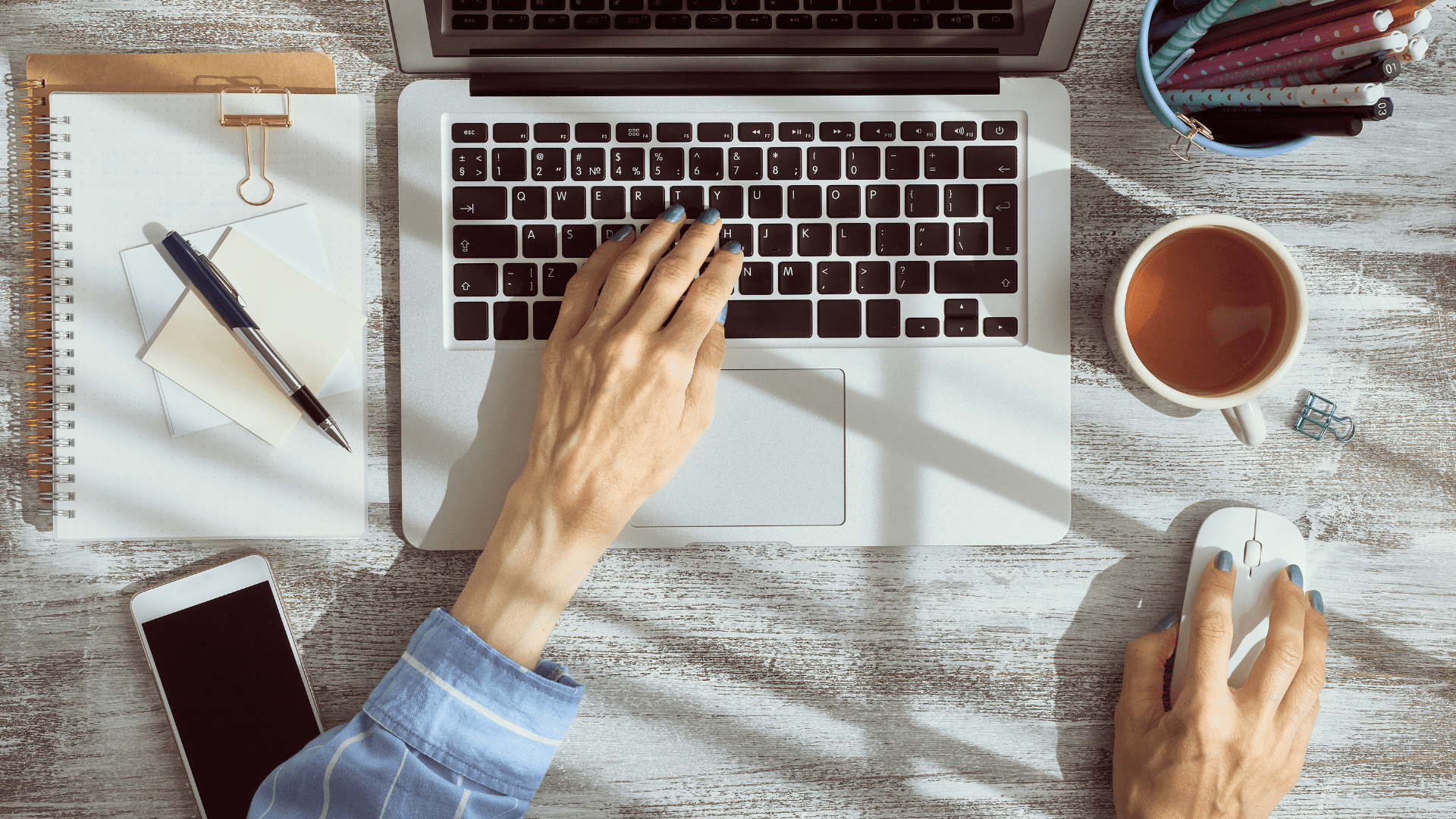 La formation à distance est devenue une solution très populaire pour les étudiants qui souhaitent se former sans avoir à se déplacer. Et elle présente de nombreux autres avantages. Découvre dans cet article tous les bénéfices de cette solution.